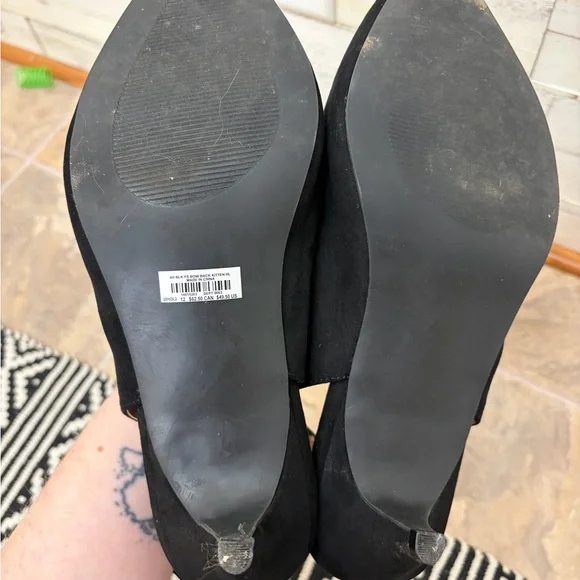 Torrid black velour velvet kitten heels bow back size 12 - Picture 4 of 6